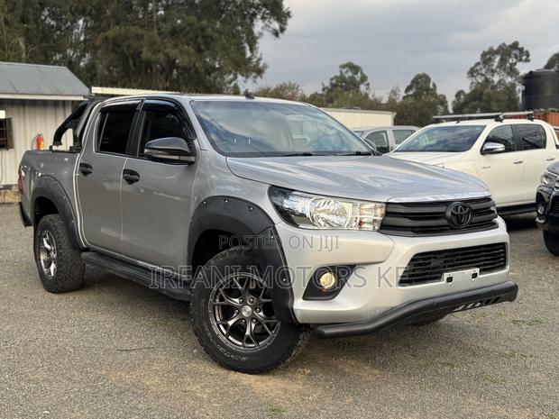 Toyota Hilux Rugged X 4x4 2018 Silver