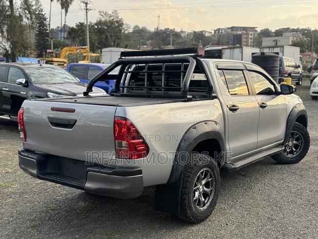 Toyota Hilux Rugged X 4x4 2018 Silver