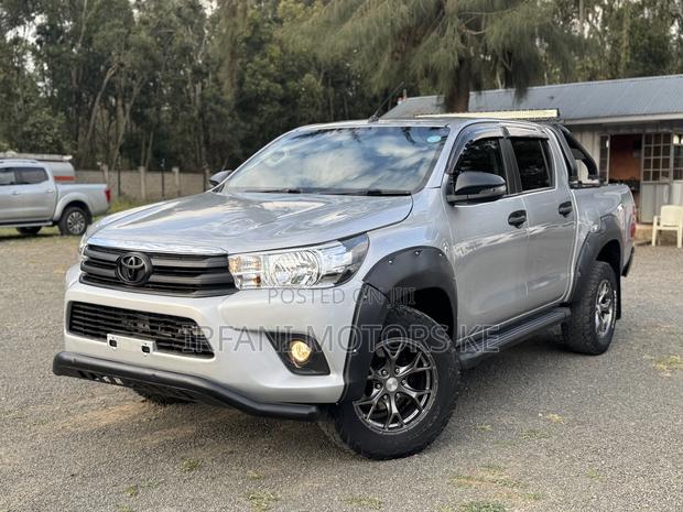 Toyota Hilux Rugged X 4x4 2018 Silver
