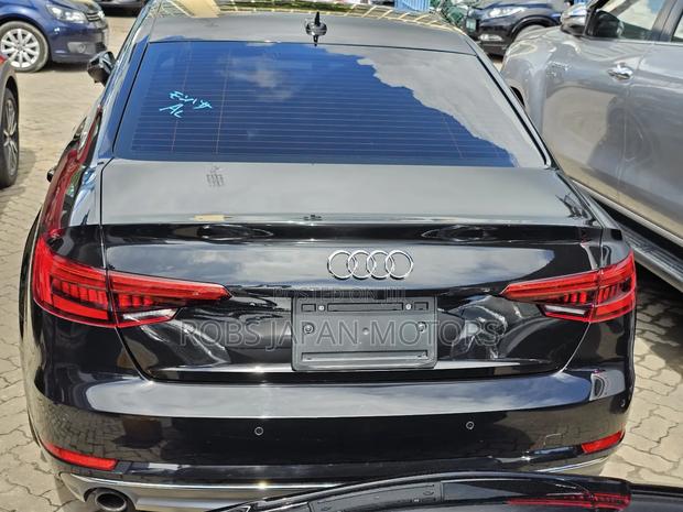 Audi A4 2.0T ultra Premium FWD 2017 Black