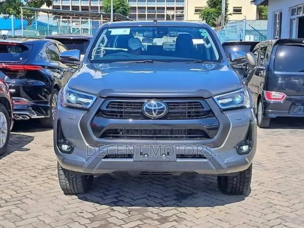 Toyota Hilux Revo Double Cab Deisel 2.4 AWD 2021 Gray