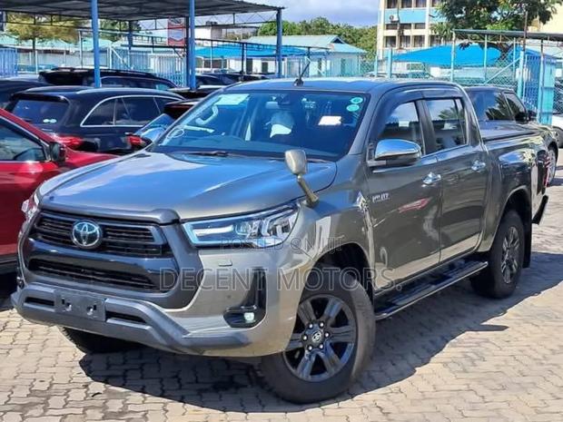 Toyota Hilux Revo Double Cab Deisel 2.4 AWD 2021 Gray