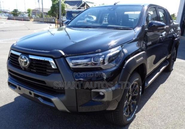 New Toyota Hilux 2024 Black