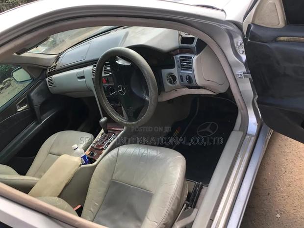 Mercedes-Benz E200 2001 Silver