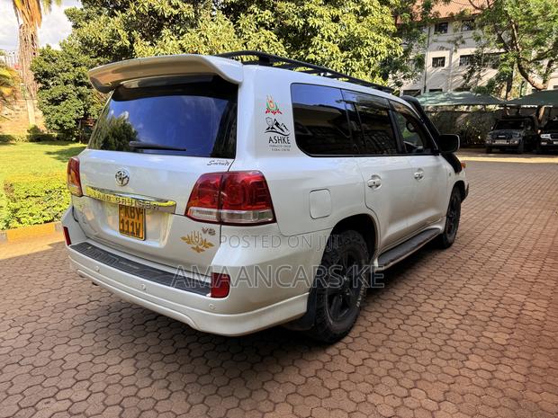 Toyota Land Cruiser 2007 White