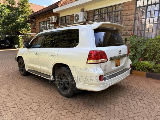 Toyota Land Cruiser 2007 White