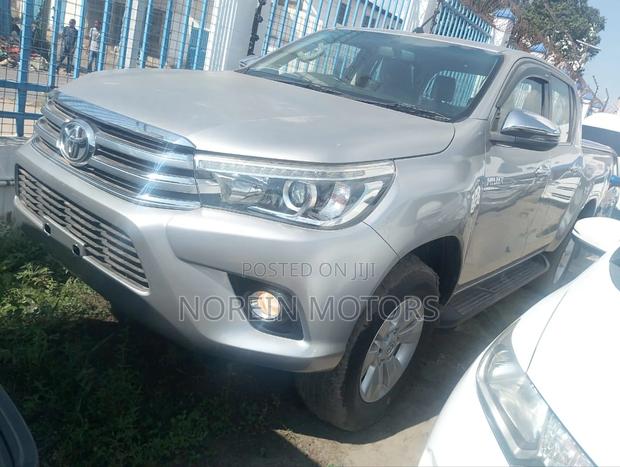 Toyota Hilux 2017 Silver