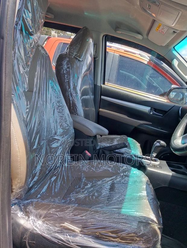 Toyota Hilux 2017 Silver