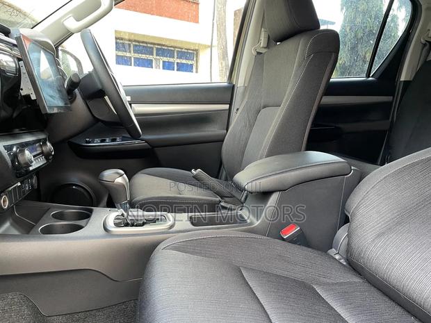 Toyota Hilux 2022 Gray