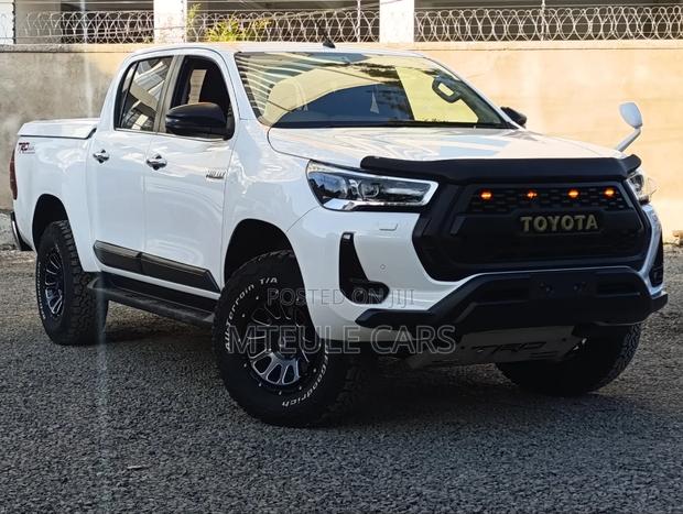 Toyota Hilux 2020 White