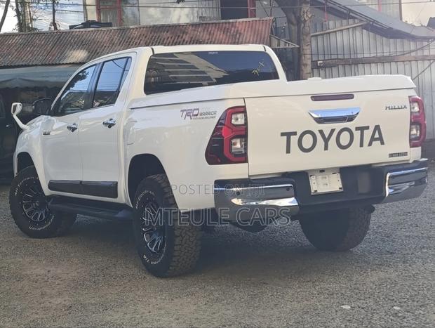 Toyota Hilux 2020 White