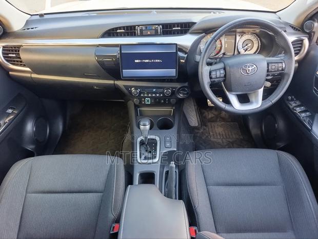 Toyota Hilux 2020 White