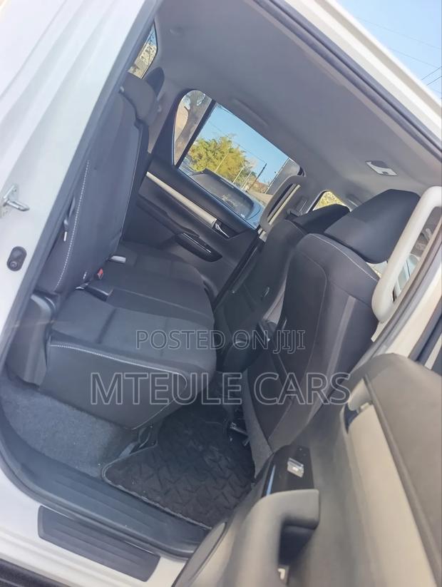 Toyota Hilux 2020 White