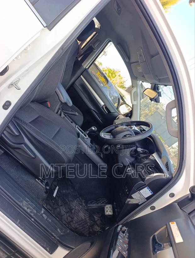 Toyota Hilux 2020 White