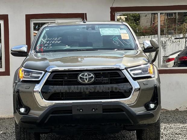 Toyota Hilux 2021 Gold