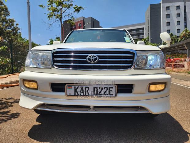 Toyota Land Cruiser 1999 White