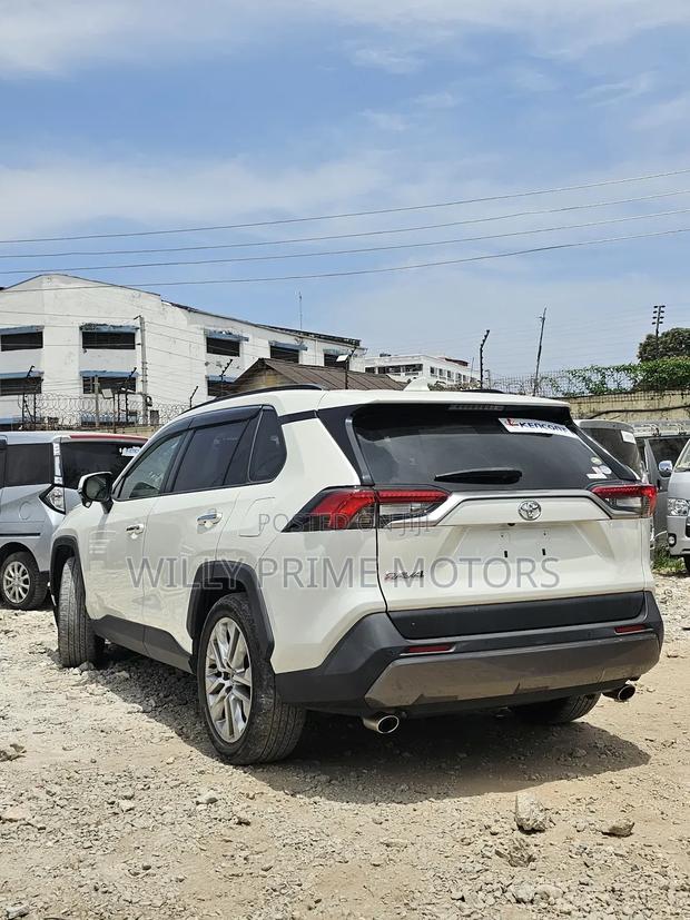 Toyota RAV4 2019 White