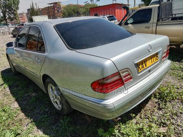 Mercedes-Benz E200 2000 Silver
