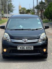 Toyota ISIS 2015 Black for sale