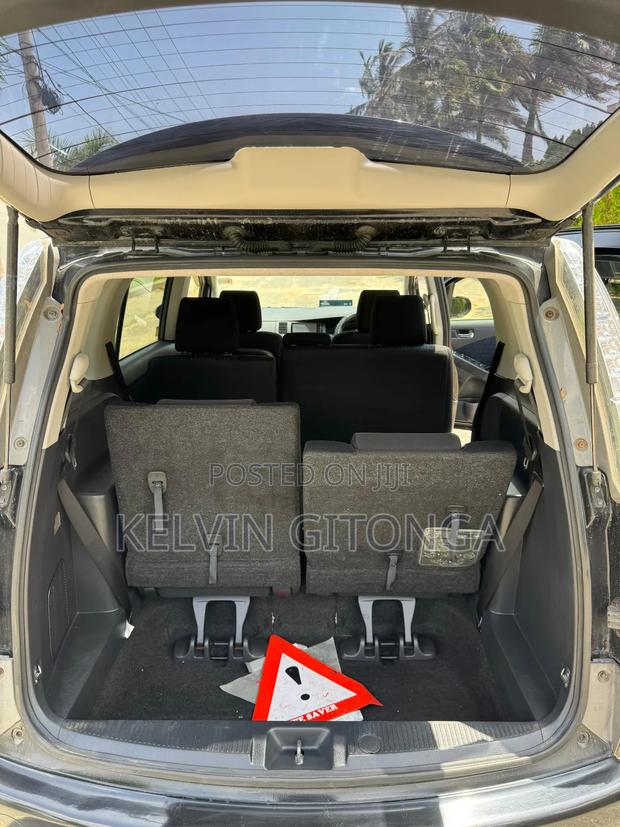 Toyota ISIS 2015 Black