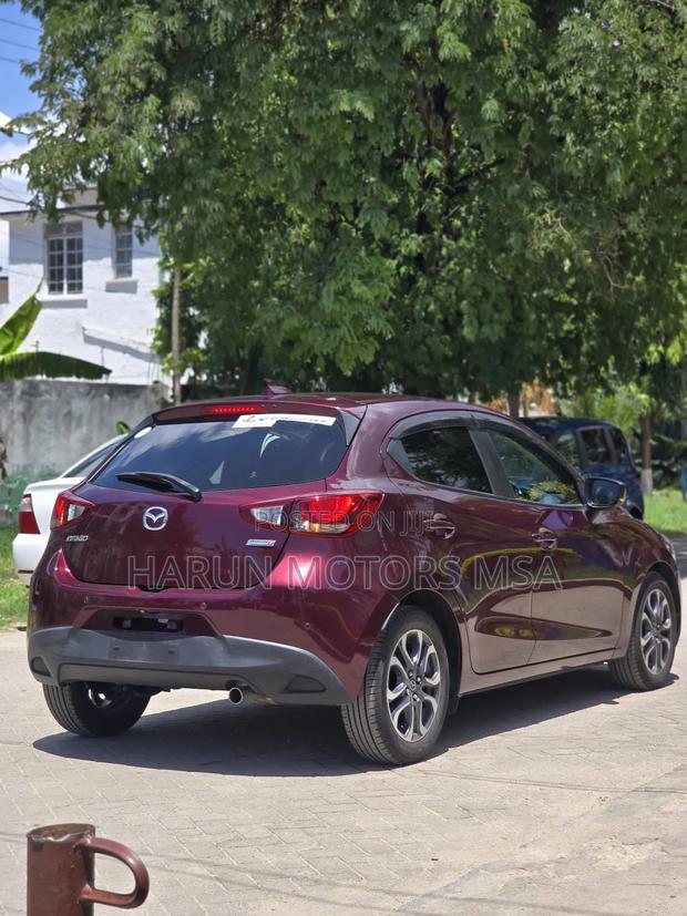 Mazda Demio 2018 Maroon