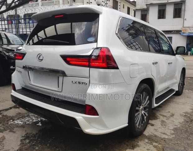 Lexus LX 570 AWD 2019 White
