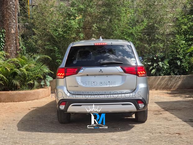 Mitsubishi Outlander 2020 Silver