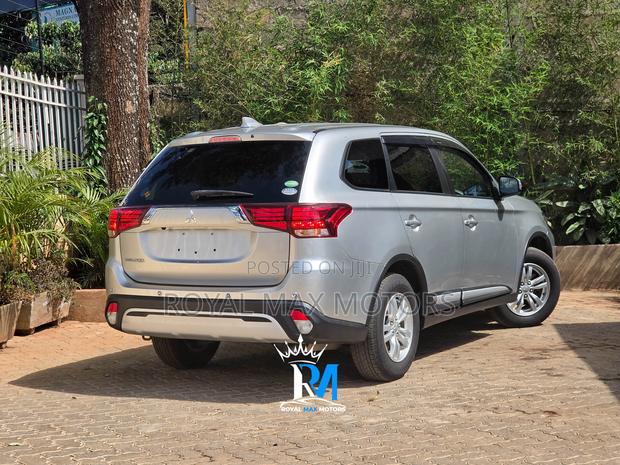 Mitsubishi Outlander 2020 Silver