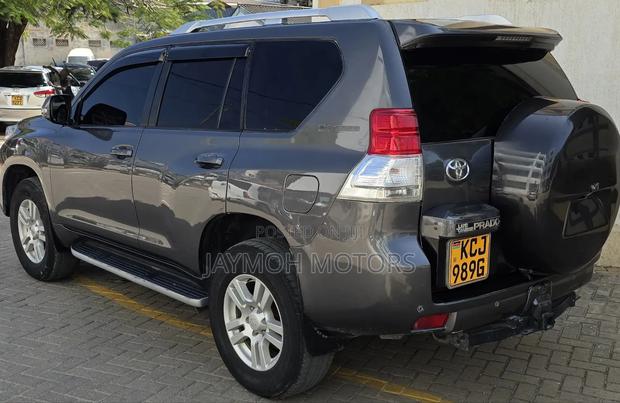 Toyota Land Cruiser Prado 2011 Gray