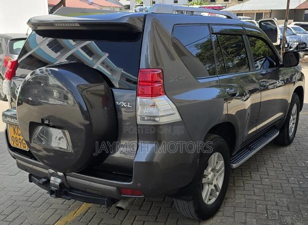 Toyota Land Cruiser Prado 2011 Gray