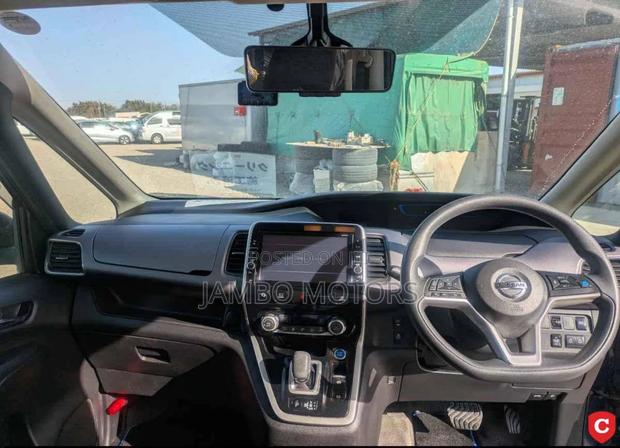 Nissan Serena 2019 Blue