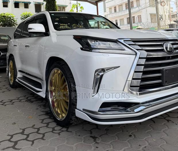 Lexus LX 570 AWD 2019 Whtie