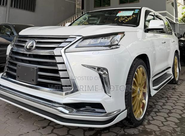 Lexus LX 570 AWD 2019 Whtie
