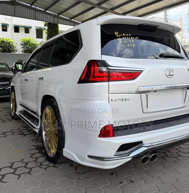 Lexus LX 570 AWD 2019 Whtie
