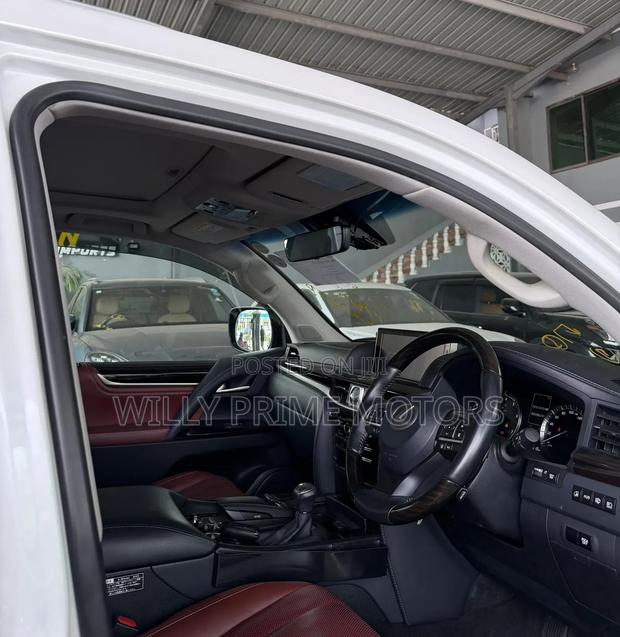 Lexus LX 570 AWD 2019 Whtie