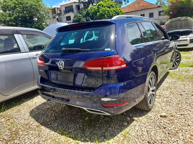 Volkswagen Golf Variant 2018 Blue