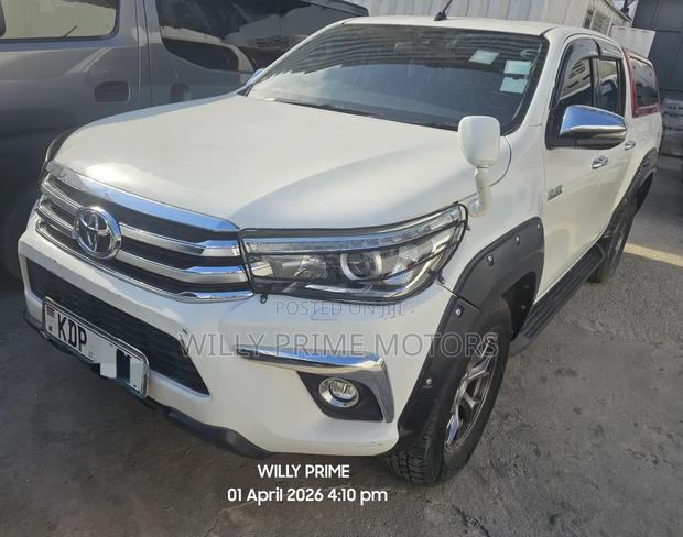 Toyota Hilux Revo Double Cab Deisel 2.4 AWD 2016 White