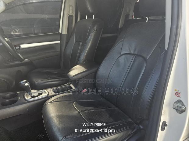 Toyota Hilux Revo Double Cab Deisel 2.4 AWD 2016 White