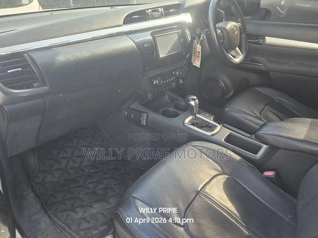 Toyota Hilux Revo Double Cab Deisel 2.4 AWD 2016 White