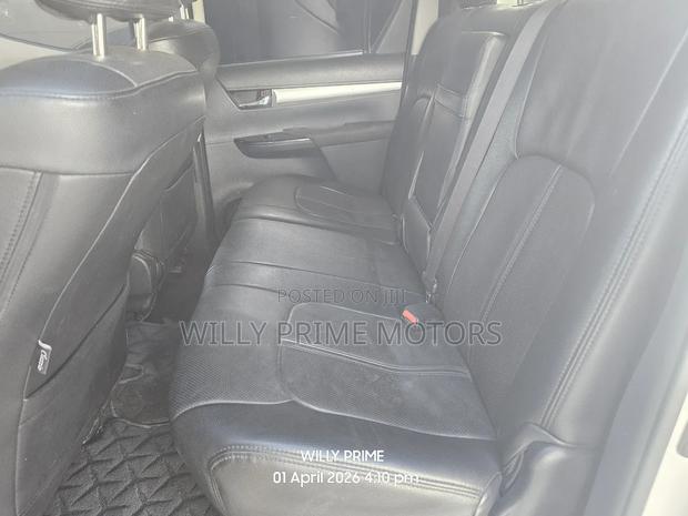 Toyota Hilux Revo Double Cab Deisel 2.4 AWD 2016 White