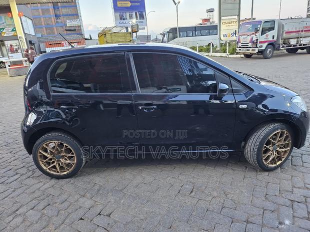 Volkswagen Up 2016 Black