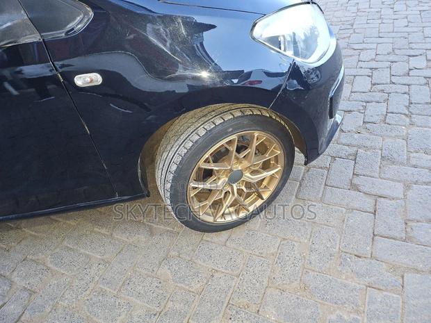 Volkswagen Up 2016 Black