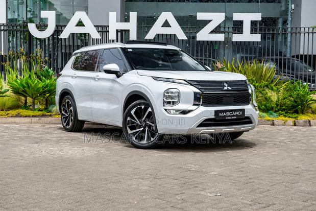 Mitsubishi Outlander 2023 White