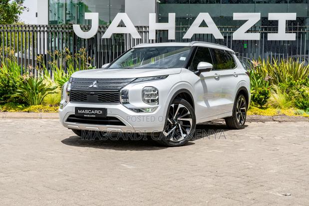 Mitsubishi Outlander 2023 White