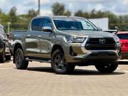 Toyota Hilux 2022 Gold for sale