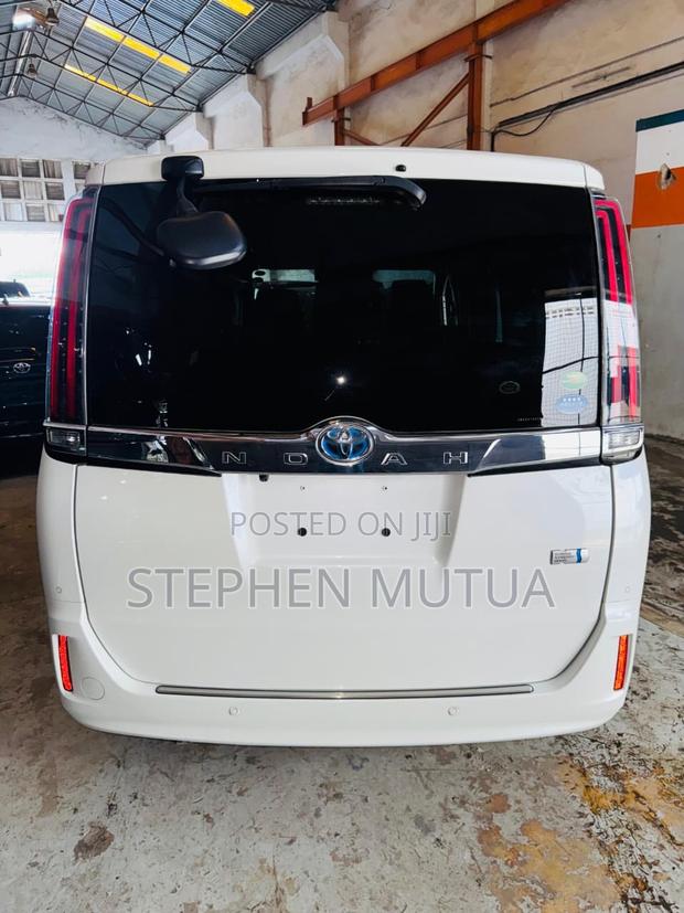 Toyota Noah 1.8 FWD Hybrid (7 seater) 2019 White