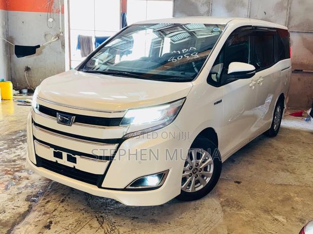 Toyota Noah 1.8 FWD Hybrid (7 seater) 2019 White