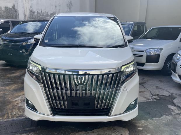 Toyota Esquire 2.0 FWD (7 seater) 2019 White