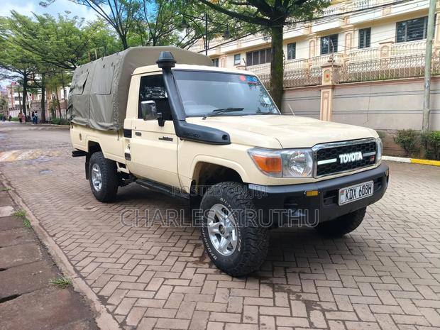 Toyota Land Cruiser 2007 Beige