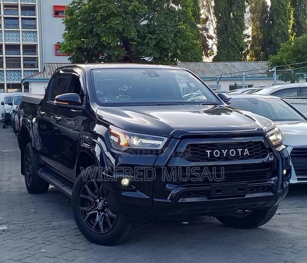 Toyota Hilux 2022 Black